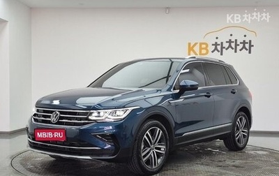 Volkswagen Tiguan II, 2023 год, 4 000 000 рублей, 1 фотография