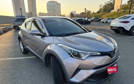 Toyota C-HR I рестайлинг, 2016 год, 1 570 000 рублей, 9 фотография