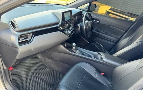 Toyota C-HR I рестайлинг, 2016 год, 1 570 000 рублей, 27 фотография