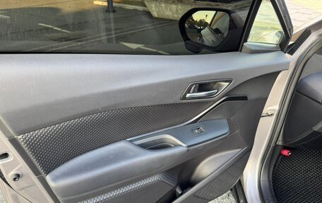 Toyota C-HR I рестайлинг, 2016 год, 1 570 000 рублей, 28 фотография