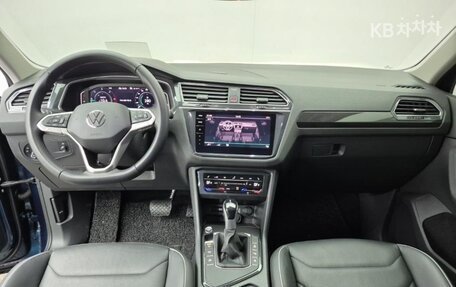 Volkswagen Tiguan II, 2023 год, 4 000 000 рублей, 5 фотография