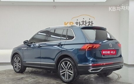 Volkswagen Tiguan II, 2023 год, 4 000 000 рублей, 3 фотография