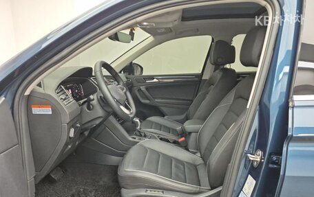 Volkswagen Tiguan II, 2023 год, 4 000 000 рублей, 11 фотография