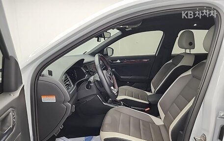 Volkswagen T-Roc I, 2021 год, 2 200 000 рублей, 8 фотография