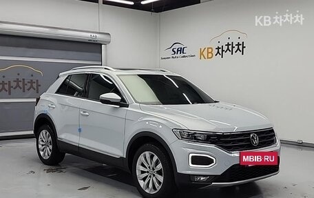 Volkswagen T-Roc I, 2021 год, 2 200 000 рублей, 3 фотография