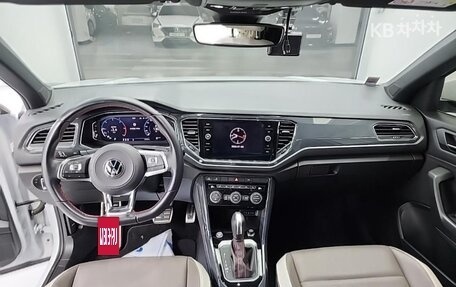 Volkswagen T-Roc I, 2021 год, 2 200 000 рублей, 7 фотография