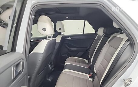 Volkswagen T-Roc I, 2021 год, 2 200 000 рублей, 12 фотография