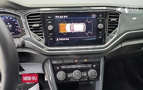 Volkswagen T-Roc I, 2021 год, 2 200 000 рублей, 11 фотография