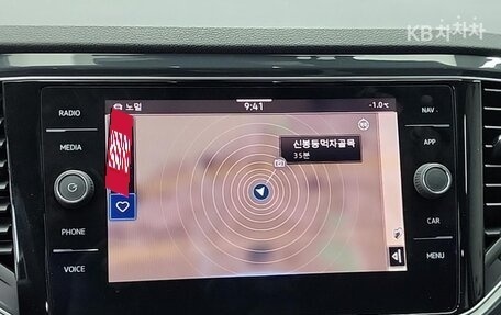 Volkswagen T-Roc I, 2021 год, 2 200 000 рублей, 15 фотография