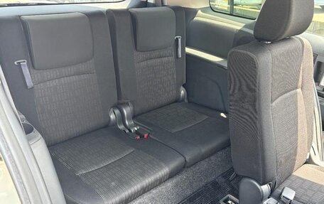 Toyota ISis I, 2017 год, 1 116 000 рублей, 33 фотография