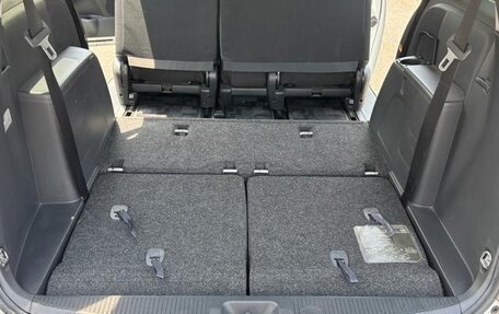 Toyota ISis I, 2017 год, 1 116 000 рублей, 36 фотография