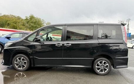 Toyota Noah III, 2019 год, 1 761 000 рублей, 6 фотография