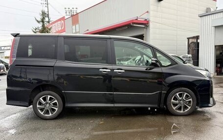 Toyota Noah III, 2019 год, 1 761 000 рублей, 2 фотография