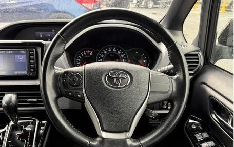 Toyota Noah III, 2019 год, 1 761 000 рублей, 10 фотография