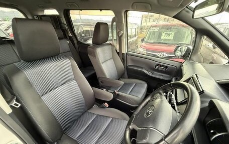 Toyota Noah III, 2019 год, 1 761 000 рублей, 8 фотография