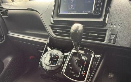 Toyota Noah III, 2019 год, 1 761 000 рублей, 19 фотография