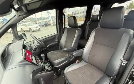 Toyota Noah III, 2019 год, 1 761 000 рублей, 32 фотография