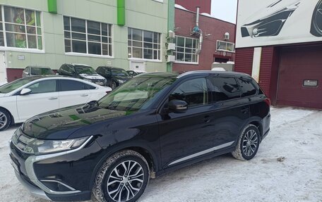 Mitsubishi Outlander III рестайлинг 3, 2018 год, 1 750 000 рублей, 4 фотография