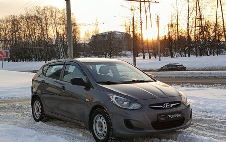 Hyundai Solaris II рестайлинг, 2011 год, 720 000 рублей, 3 фотография