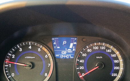 Hyundai Solaris II рестайлинг, 2011 год, 720 000 рублей, 16 фотография