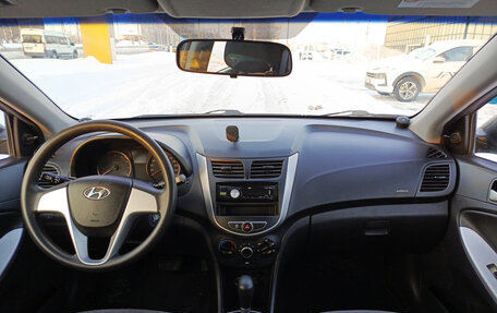 Hyundai Solaris II рестайлинг, 2011 год, 720 000 рублей, 17 фотография