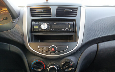 Hyundai Solaris II рестайлинг, 2011 год, 720 000 рублей, 18 фотография