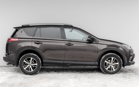 Toyota RAV4, 2018 год, 2 650 000 рублей, 4 фотография