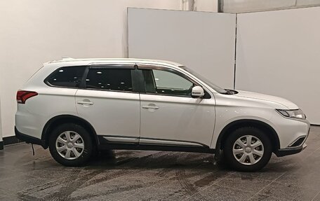 Mitsubishi Outlander III рестайлинг 3, 2017 год, 1 849 000 рублей, 8 фотография