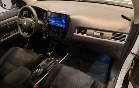 Mitsubishi Outlander III рестайлинг 3, 2017 год, 1 849 000 рублей, 12 фотография