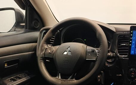 Mitsubishi Outlander III рестайлинг 3, 2017 год, 1 849 000 рублей, 13 фотография