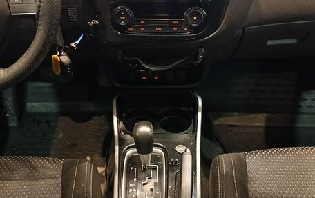 Mitsubishi Outlander III рестайлинг 3, 2017 год, 1 849 000 рублей, 18 фотография