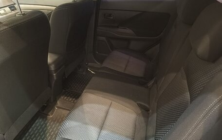 Mitsubishi Outlander III рестайлинг 3, 2017 год, 1 849 000 рублей, 20 фотография