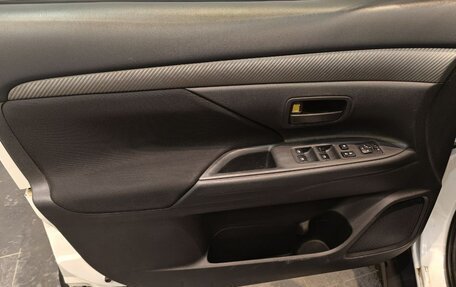 Mitsubishi Outlander III рестайлинг 3, 2017 год, 1 849 000 рублей, 19 фотография