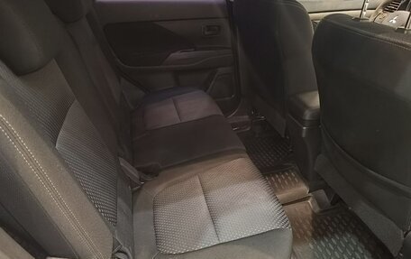 Mitsubishi Outlander III рестайлинг 3, 2017 год, 1 849 000 рублей, 21 фотография