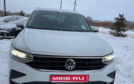 Volkswagen Tiguan II, 2021 год, 3 700 000 рублей, 1 фотография