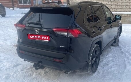 Toyota RAV4, 2021 год, 3 230 000 рублей, 6 фотография