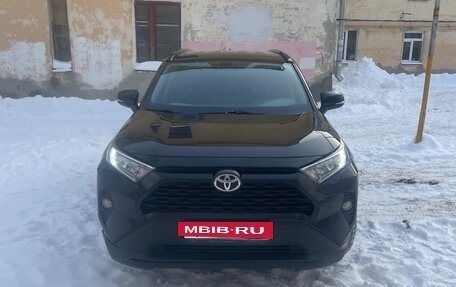 Toyota RAV4, 2021 год, 3 230 000 рублей, 2 фотография