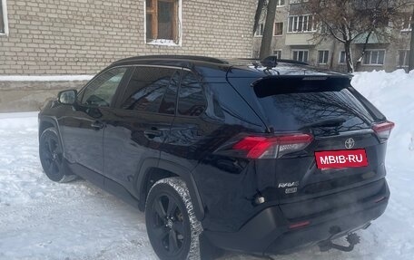 Toyota RAV4, 2021 год, 3 230 000 рублей, 7 фотография