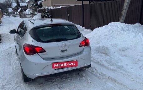 Opel Astra J, 2013 год, 980 000 рублей, 2 фотография