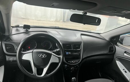 Hyundai Solaris II рестайлинг, 2012 год, 880 000 рублей, 5 фотография