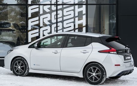 Nissan Leaf II, 2018 год, 1 890 000 рублей, 2 фотография