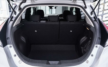 Nissan Leaf II, 2018 год, 1 890 000 рублей, 28 фотография