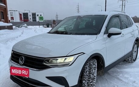 Volkswagen Tiguan II, 2021 год, 3 700 000 рублей, 2 фотография