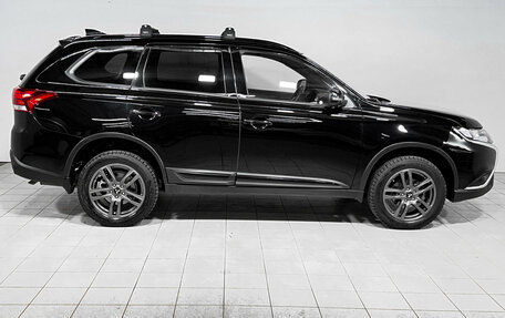 Mitsubishi Outlander III рестайлинг 3, 2021 год, 2 699 000 рублей, 4 фотография