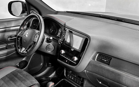 Mitsubishi Outlander III рестайлинг 3, 2021 год, 2 699 000 рублей, 10 фотография