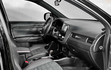 Mitsubishi Outlander III рестайлинг 3, 2021 год, 2 699 000 рублей, 9 фотография