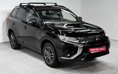 Mitsubishi Outlander III рестайлинг 3, 2021 год, 2 699 000 рублей, 3 фотография