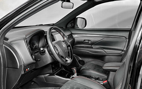 Mitsubishi Outlander III рестайлинг 3, 2021 год, 2 699 000 рублей, 13 фотография