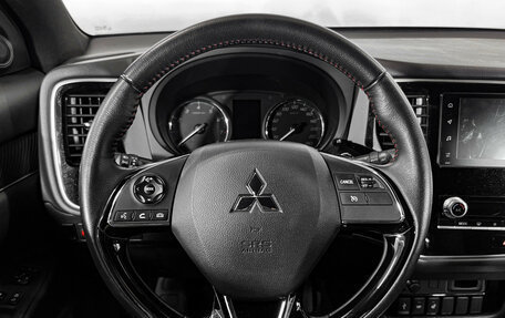 Mitsubishi Outlander III рестайлинг 3, 2021 год, 2 699 000 рублей, 18 фотография