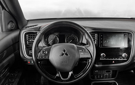 Mitsubishi Outlander III рестайлинг 3, 2021 год, 2 699 000 рублей, 17 фотография